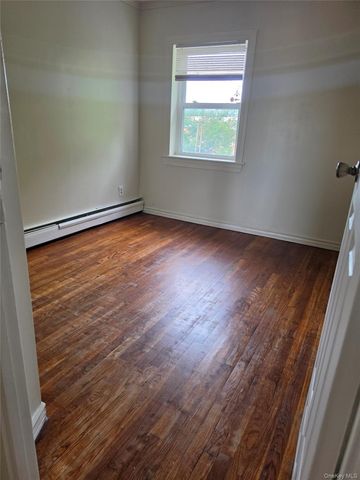 61-25 75th Street 2Fl, Middle Village, NY 11379