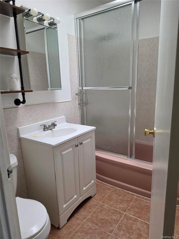61-25 75th Street 2Fl, Middle Village, NY 11379