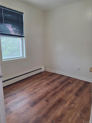 61-25 75th Street 2Fl, Middle Village, NY 11379