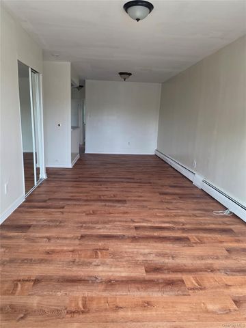 61-25 75th Street 2Fl, Middle Village, NY 11379