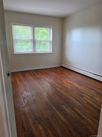 61-25 75th Street 2Fl, Middle Village, NY 11379