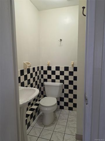 61-25 75th Street 2Fl, Middle Village, NY 11379