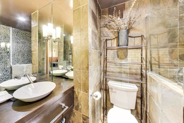 260 E CHESTNUT Street 801, Chicago, IL 60611