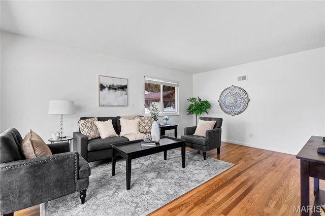 3227 Bridgeridge, Mehlville, MO 63125