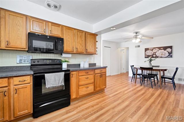 3227 Bridgeridge, Mehlville, MO 63125