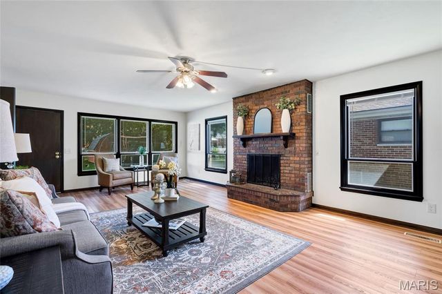 3227 Bridgeridge, Mehlville, MO 63125
