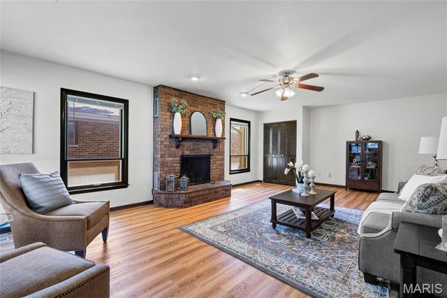 3227 Bridgeridge, Mehlville, MO 63125