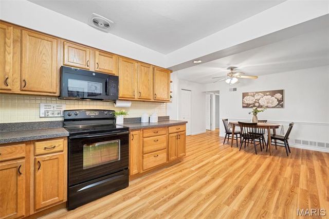 3227 Bridgeridge, Mehlville, MO 63125