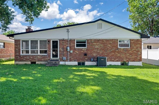 3227 Bridgeridge, Mehlville, MO 63125