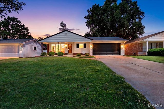 3227 Bridgeridge, Mehlville, MO 63125