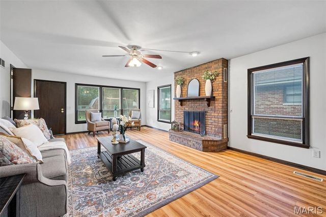 3227 Bridgeridge, Mehlville, MO 63125