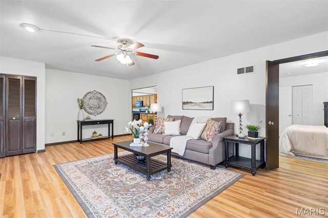 3227 Bridgeridge, Mehlville, MO 63125