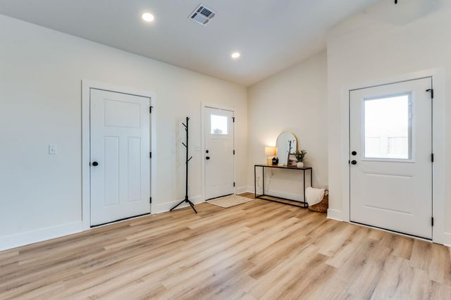 5704 E Bristol St., Bel Aire, KS 67220