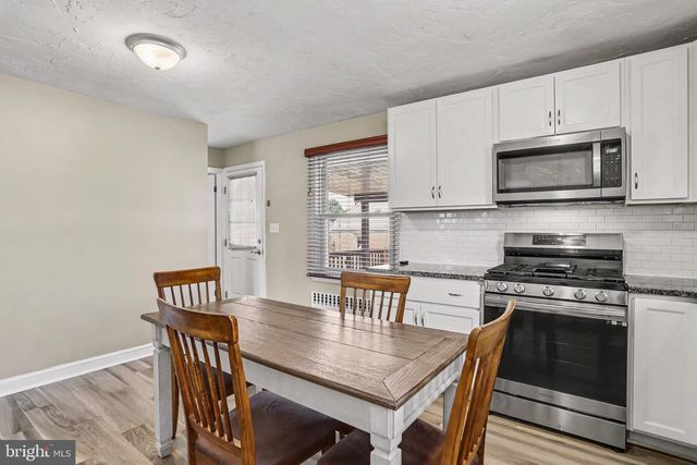 33 N QUEEN ST, Dover, PA 17315