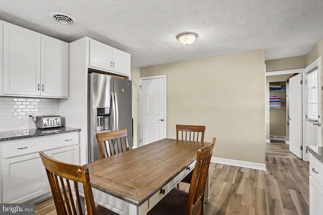 33 N QUEEN ST, Dover, PA 17315