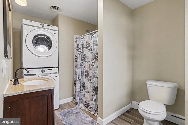 33 N QUEEN ST, Dover, PA 17315