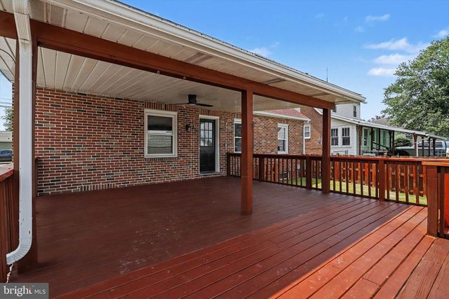 33 N QUEEN ST, Dover, PA 17315