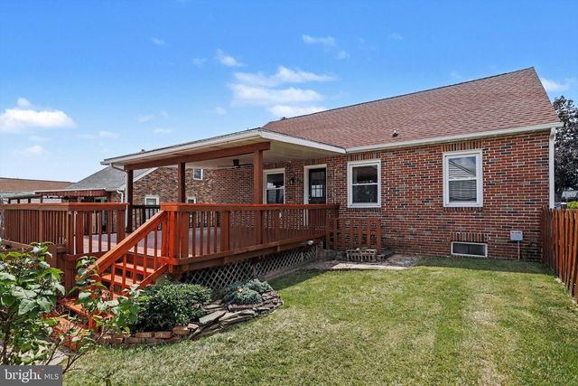 33 N QUEEN ST, Dover, PA 17315