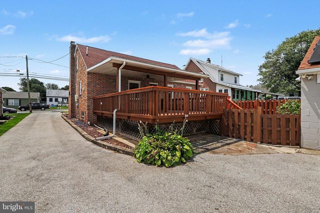 33 N QUEEN ST, Dover, PA 17315