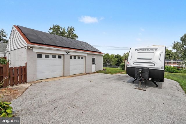 33 N QUEEN ST, Dover, PA 17315