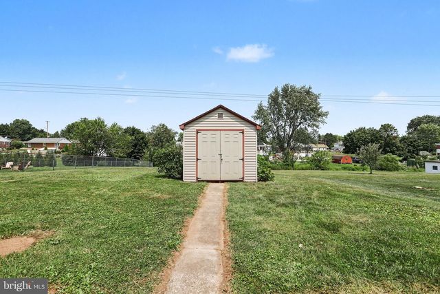 33 N QUEEN ST, Dover, PA 17315