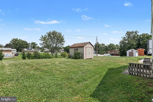 33 N QUEEN ST, Dover, PA 17315