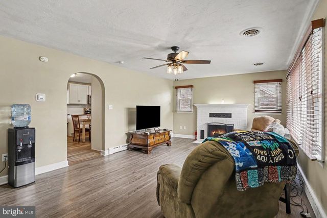33 N QUEEN ST, Dover, PA 17315