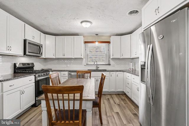 33 N QUEEN ST, Dover, PA 17315