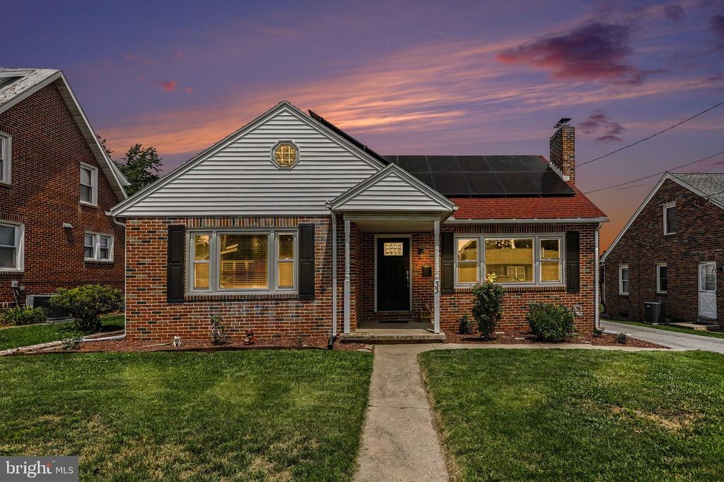 33 N QUEEN ST, Dover, PA 17315