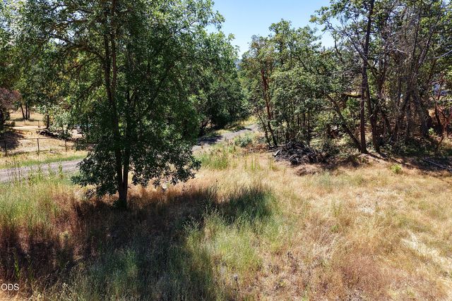 555 Hudspeth Lane, Shady Cove, OR 97539