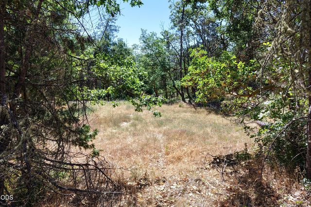 555 Hudspeth Lane, Shady Cove, OR 97539