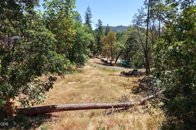 555 Hudspeth Lane, Shady Cove, OR 97539