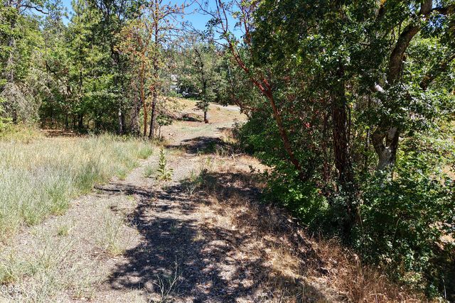 555 Hudspeth Lane, Shady Cove, OR 97539