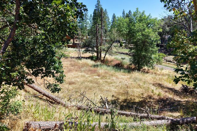 555 Hudspeth Lane, Shady Cove, OR 97539