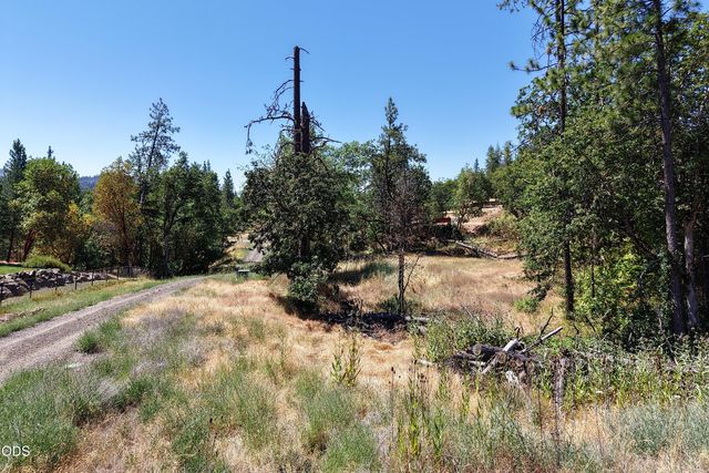 555 Hudspeth Lane, Shady Cove, OR 97539