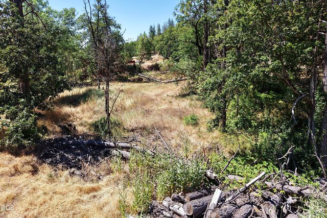 555 Hudspeth Lane, Shady Cove, OR 97539