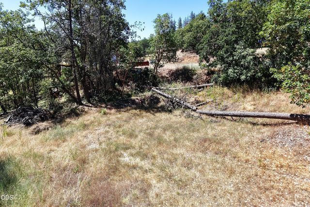 555 Hudspeth Lane, Shady Cove, OR 97539