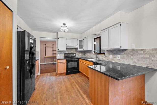 550 Hillcliff Drive, Waterford, MI 48328