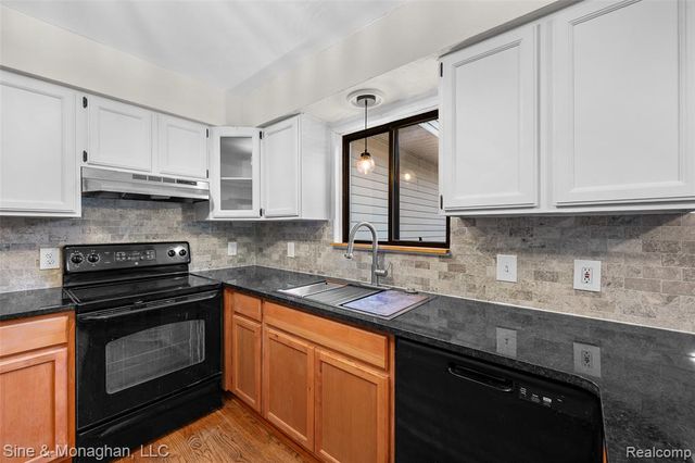 550 Hillcliff Drive, Waterford, MI 48328