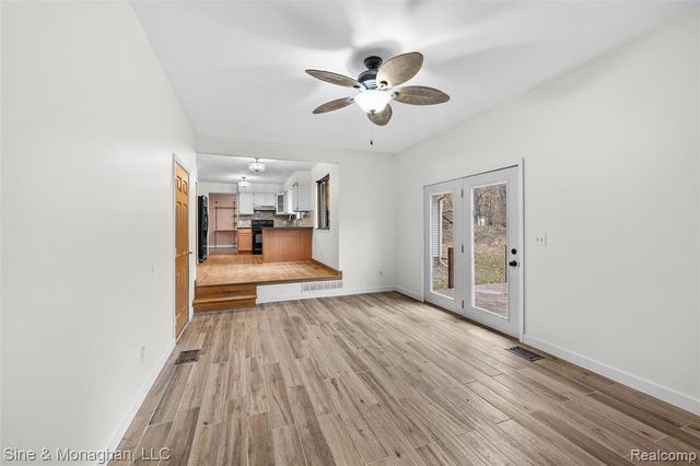 550 Hillcliff Drive, Waterford, MI 48328