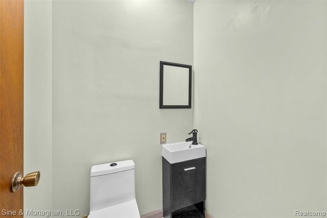 550 Hillcliff Drive, Waterford, MI 48328