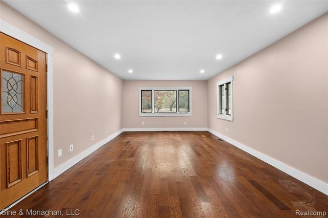 550 Hillcliff Drive, Waterford, MI 48328