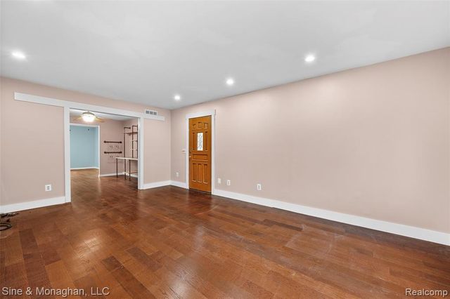 550 Hillcliff Drive, Waterford, MI 48328