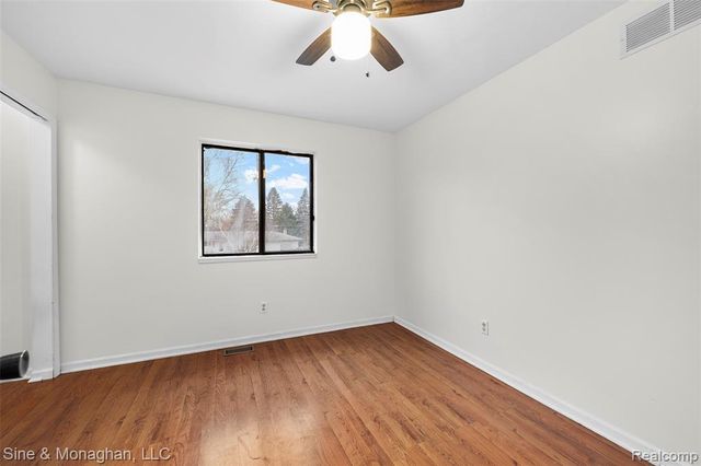 550 Hillcliff Drive, Waterford, MI 48328