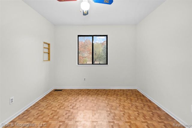 550 Hillcliff Drive, Waterford, MI 48328