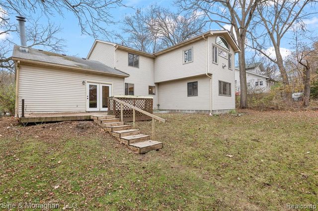 550 Hillcliff Drive, Waterford, MI 48328