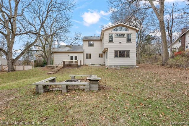 550 Hillcliff Drive, Waterford, MI 48328