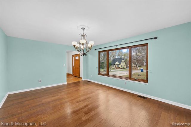 550 Hillcliff Drive, Waterford, MI 48328