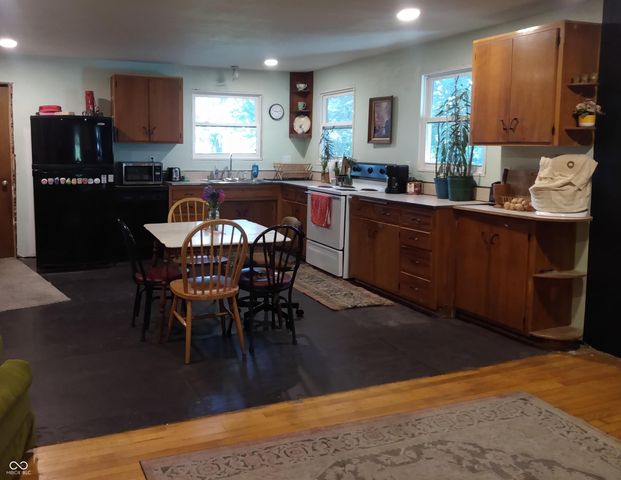307 N Pike Street, Kempton, IN 46049