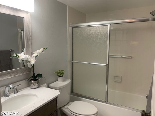 8715 Charter Club CIR 4, Fort Myers, FL 33919